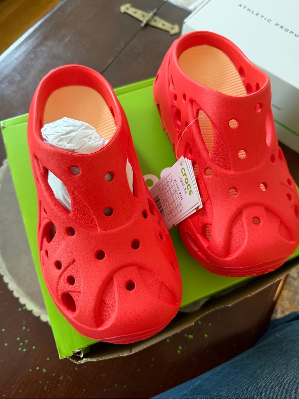 Caged  Clog  starfish - Bright Red women’s 6